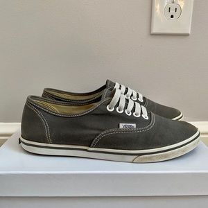 Vans Lo Pro sneakers